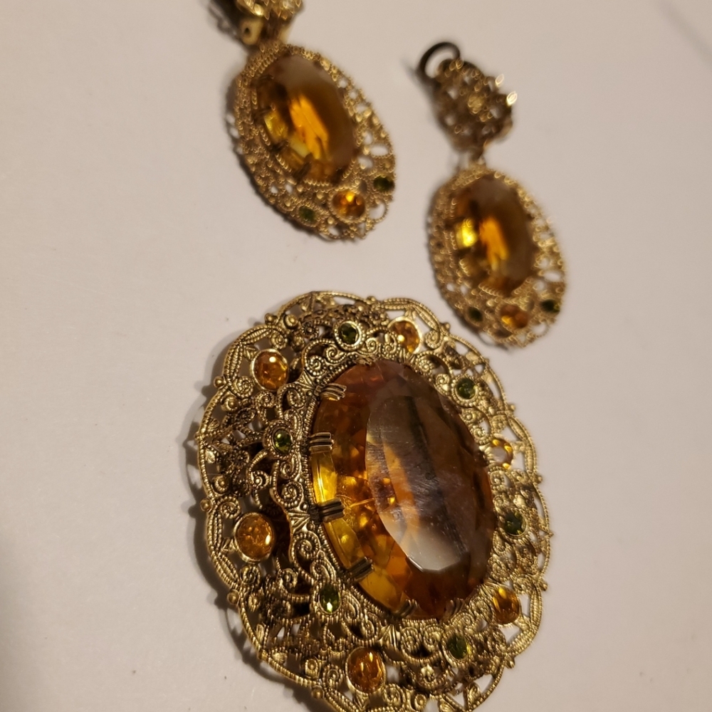 Vintage W.Germany Brooch and Clip on Earring Set Topaz and Green Rhinestones - Picture 3 of 15